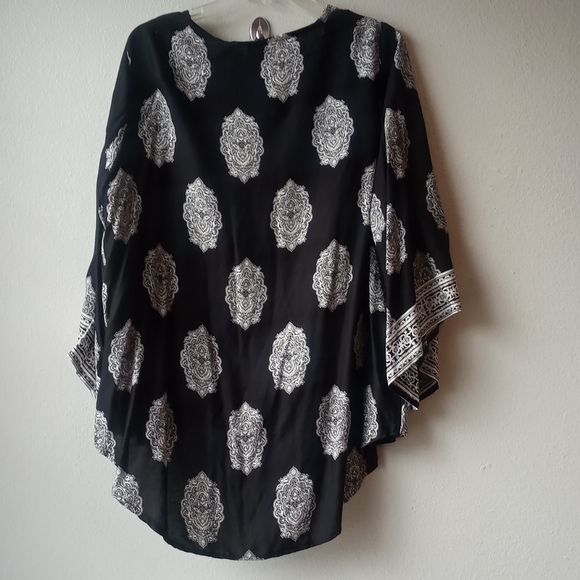 Love Ari Top - Picture 7 of 9